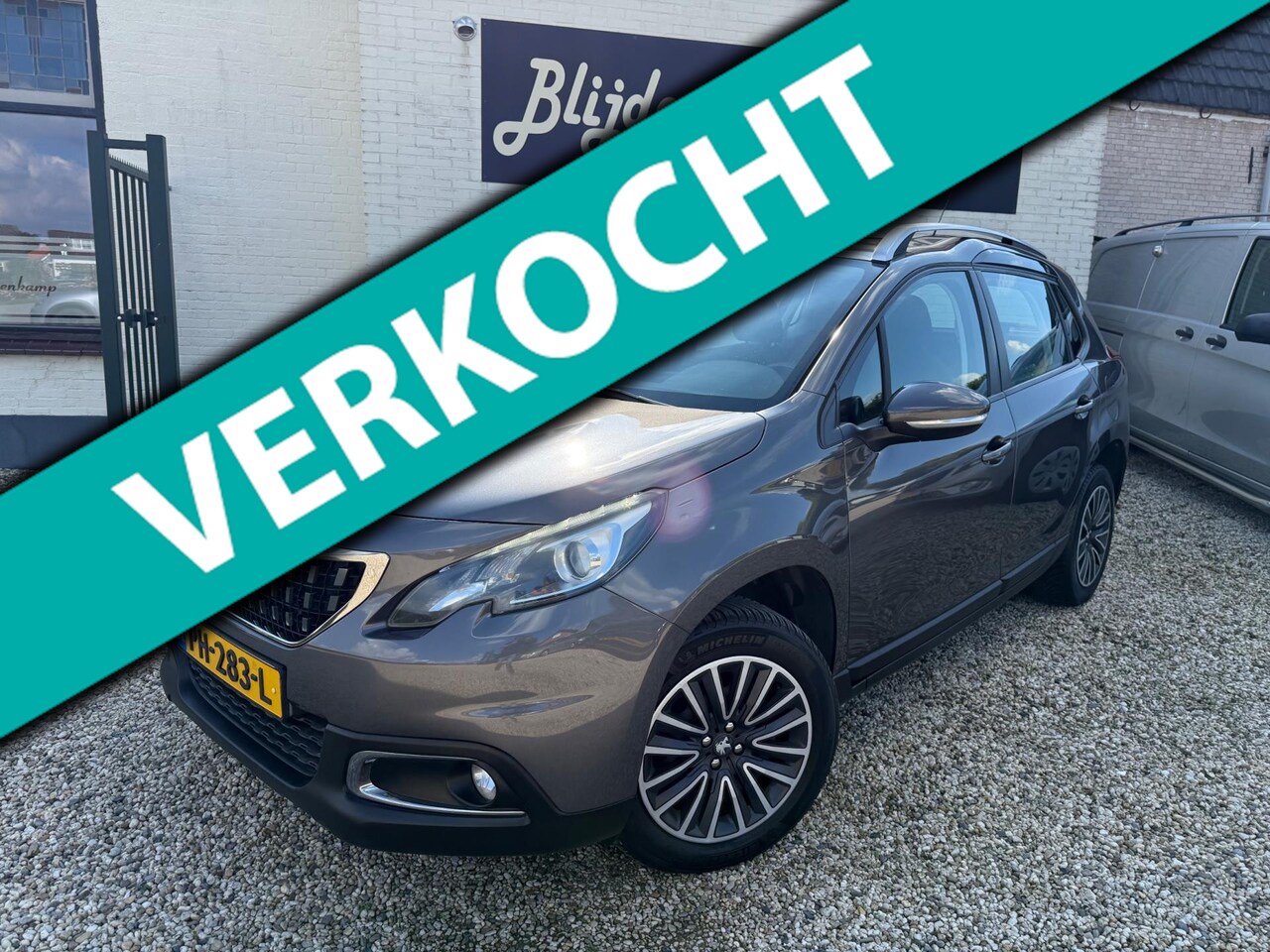 Peugeot 2008 - 1.2 PureTech Blue Lion 1e Eigenaar | Airco | Navigatie | PDC |All Season Banden - AutoWereld.nl