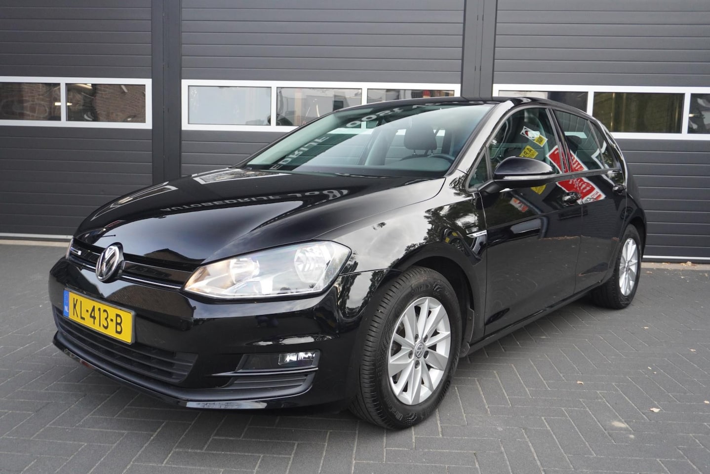 Volkswagen Golf - 1.0 TSI Trendline Airco/Cruise/LM velgen - AutoWereld.nl