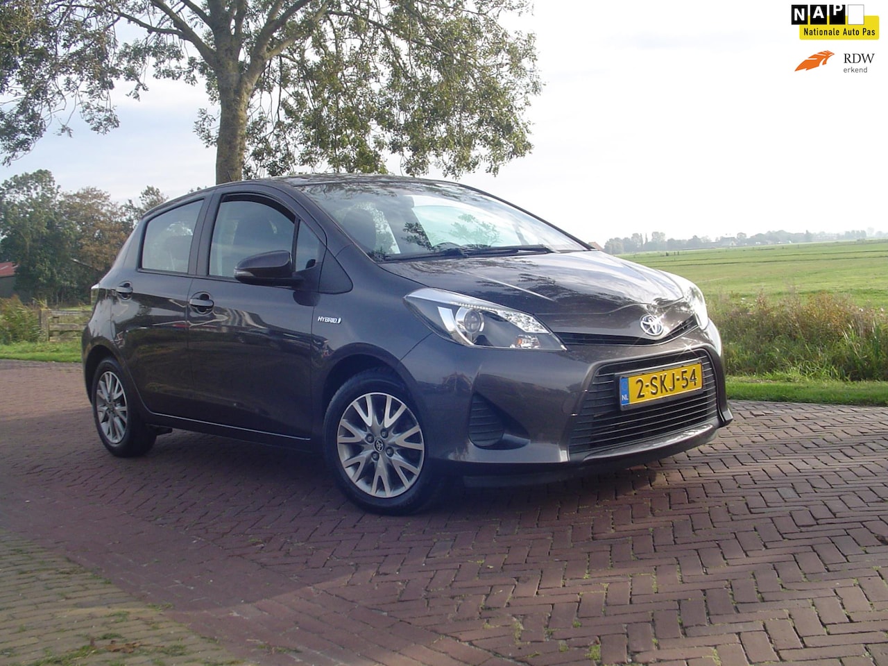 Toyota Yaris - 1.5 Full Hybrid Aspiration Automaat / Airco / Cruise / camera - AutoWereld.nl