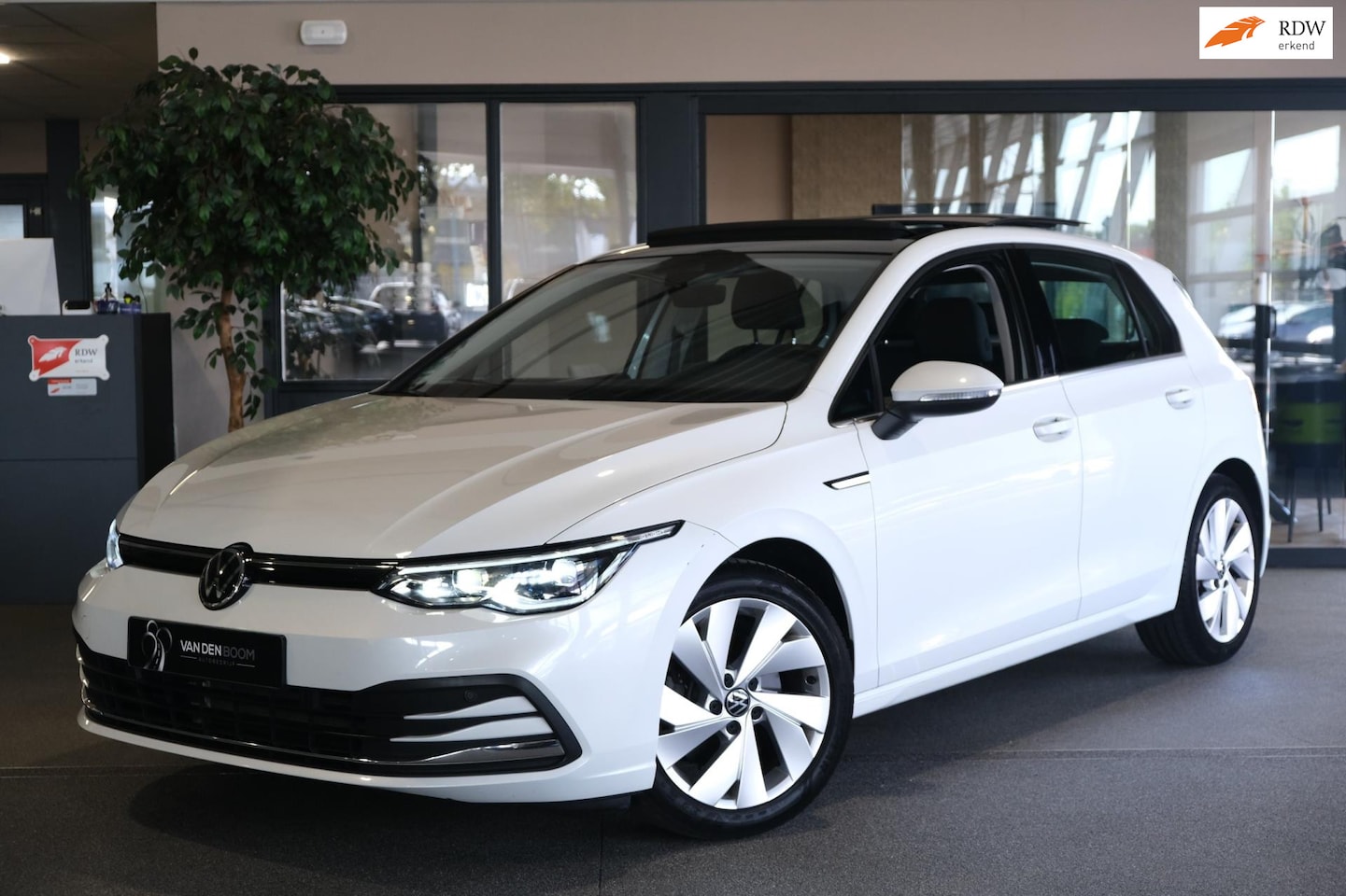 Volkswagen Golf - 1.5 eTSI Style DSG Pano Trek Navi Led Pdc Acc Climate - AutoWereld.nl