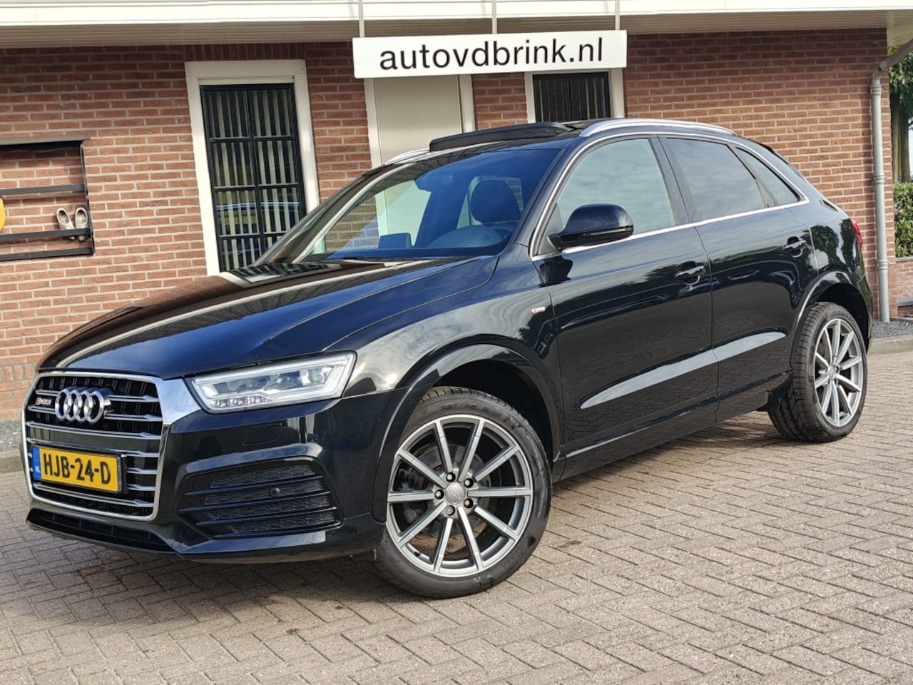 Audi Q3 - 2.0 TFSI q. Design 2.0 TFSI q. Design, S-LINE / PANORAMADAK / NAVI - AutoWereld.nl