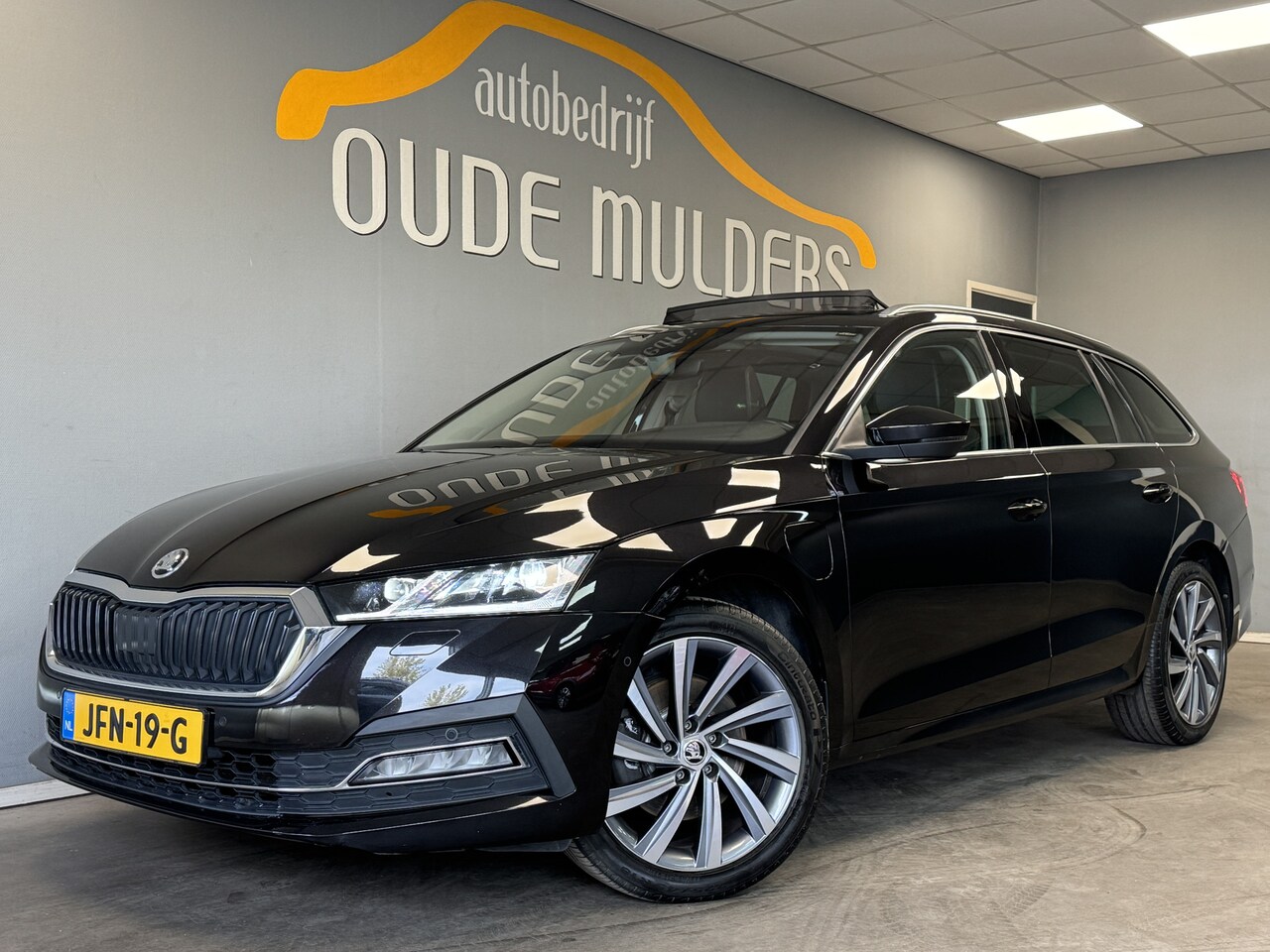 Skoda Octavia Combi - 1.4 Panoramadak/Gekoelde Voorstoelen/Camera - AutoWereld.nl