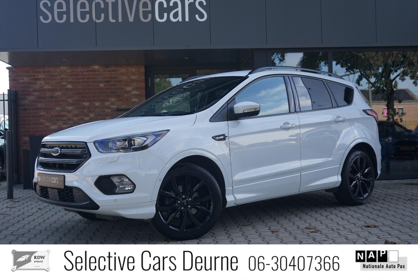 Ford Kuga - 1.5 EcoBoost ST-Line 1.5 EcoBoost ST Line , Frost White, Zwart optiek, 18''LM, Trekhaak, Cruise, AppleCarplay, - AutoWereld.nl