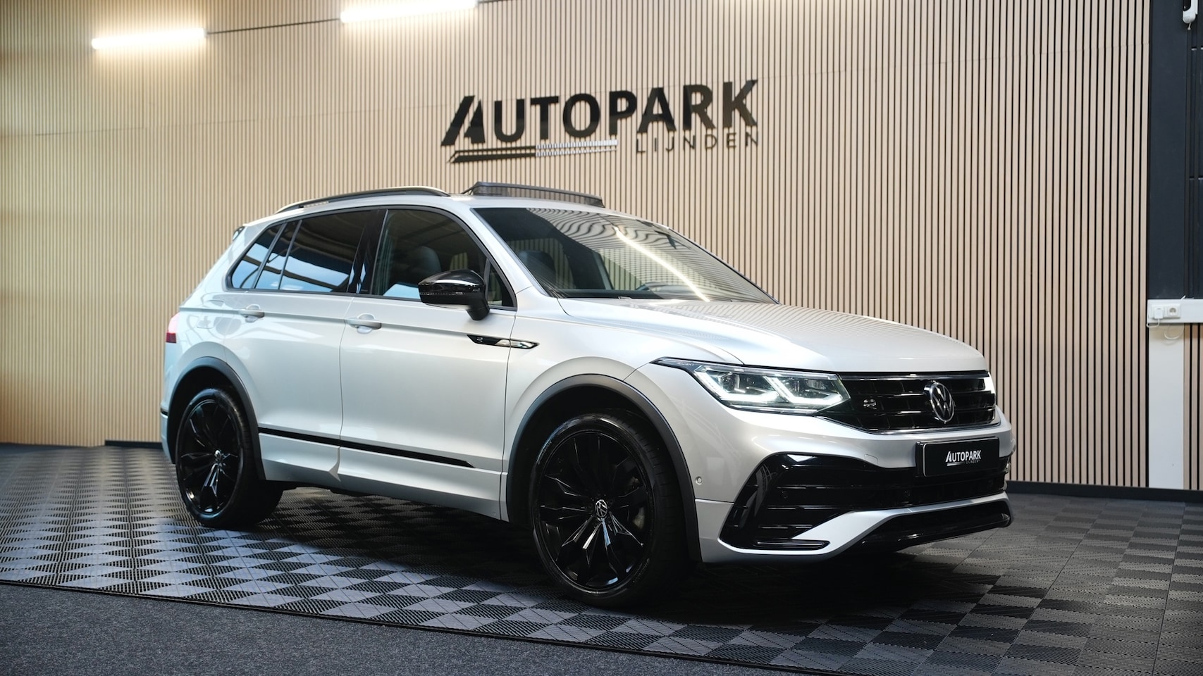 Volkswagen Tiguan - 1.5 TSI R-Line Business+ 3x R-Line/Pano/Virtual/HUD/IQ Light/Leder/Sfeerverlichting/Memory - AutoWereld.nl