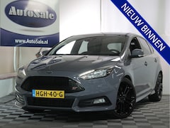 Ford Focus - 2.0 ST 250pk RECARO NAV BT STUUR/STOELVW CRUISE CAMERA '16