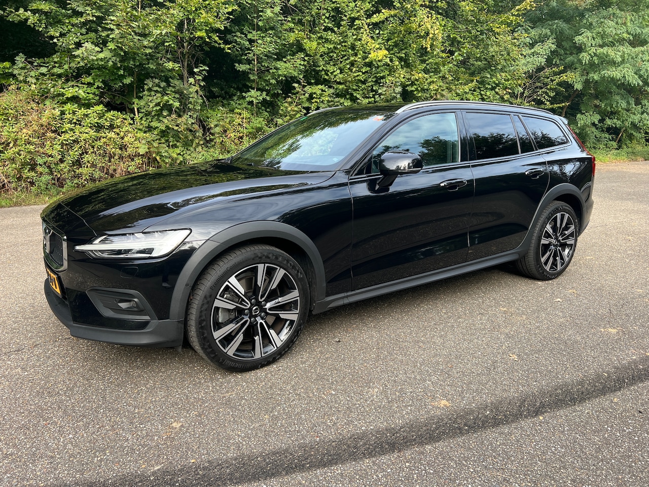 Volvo V60 Cross Country - 2.0 T5 AWD  Pro 250PK ACC HUD PANO 360 GRADEN - AutoWereld.nl