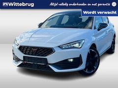 CUPRA Leon - 1.4 e-Hybrid DSG Performance 204 PK / Panorama dak / Sport stoelen / 18'' LMV / Stoel verw