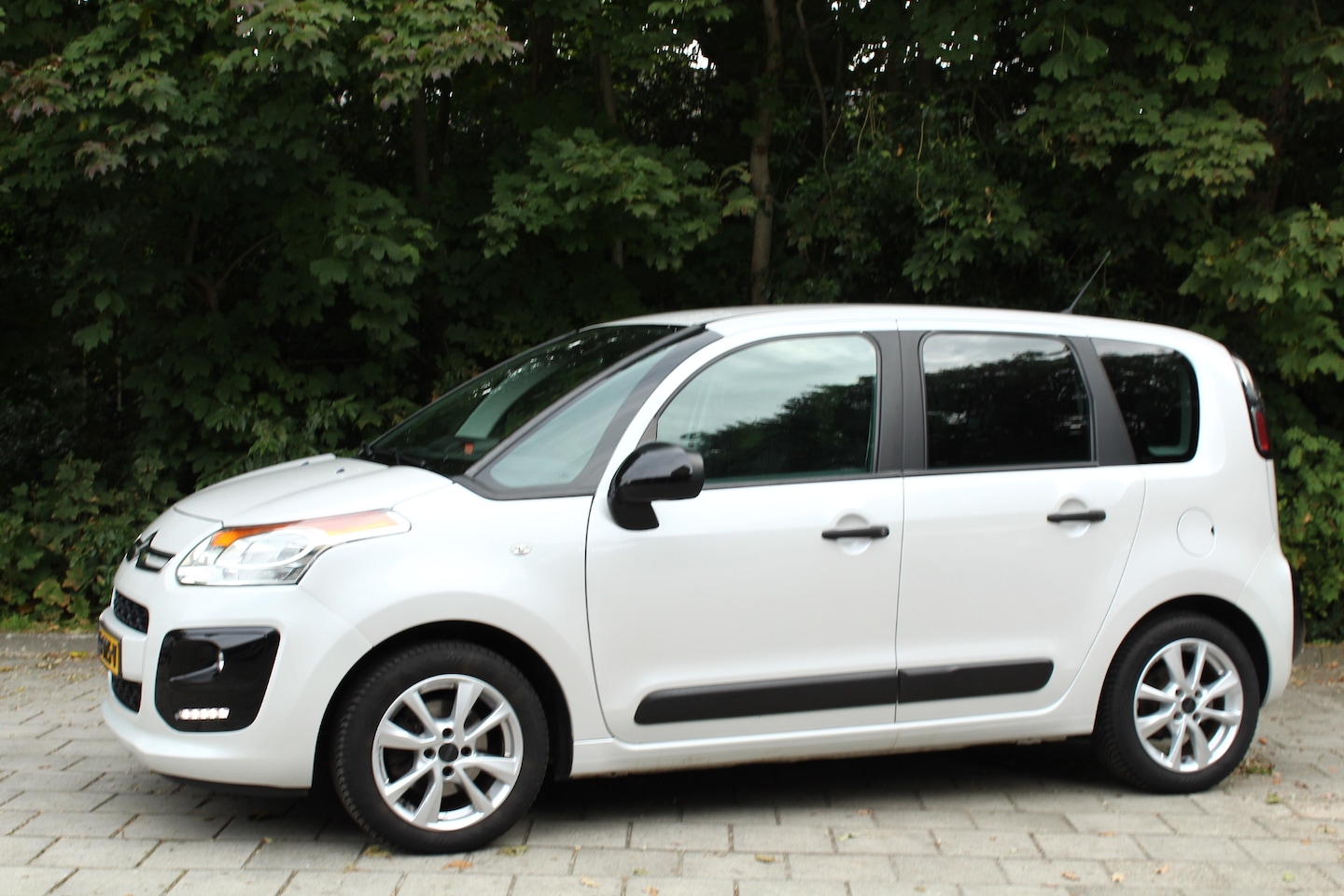 Citroën C3 Picasso - 1.2 PureTech Tendance cruise airco parkeersensoren achter navigatie enz. - AutoWereld.nl