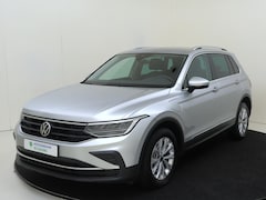 Volkswagen Tiguan - 1.4 TSI eHybrid Life | Parkeersensoren | Dodehoek detectie | 3-zone airco | Adaptieve crui