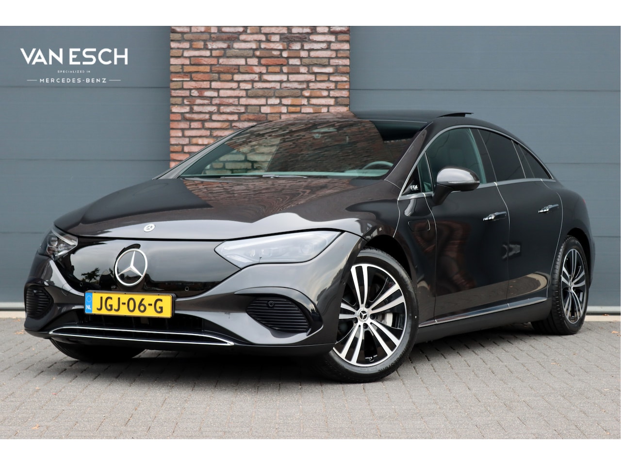 Mercedes-Benz EQE - 300 Luxury Line 89 kWh | 39.500,- ex | Distronic | Panoramadak | Verwarmd Stuurwiel | Memo - AutoWereld.nl