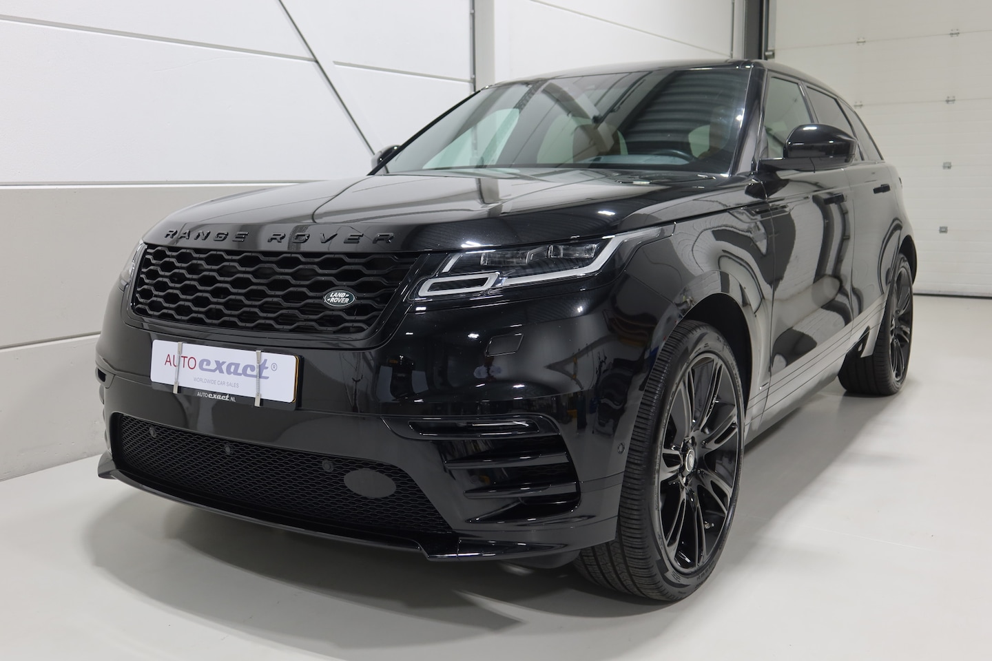Land Rover Range Rover Velar - 2.0 P300 Turbo AWD R-Dynamic HSE - AutoWereld.nl