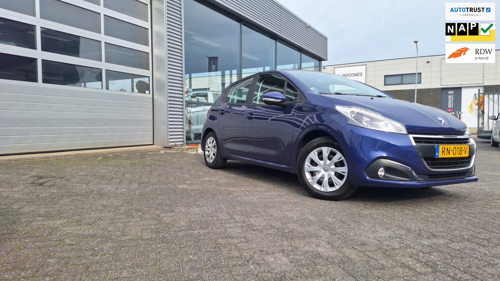 Peugeot 208 - 1.2 PureTech Blue Lion*Navigatie*Pdc A*Cruise*Trekhaak* - AutoWereld.nl