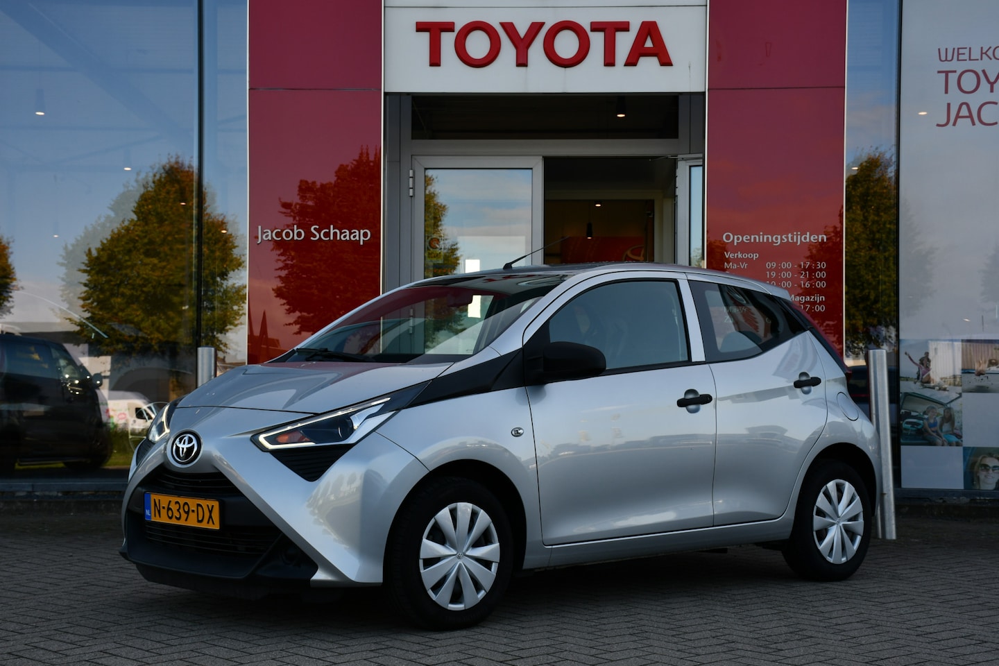 Toyota Aygo - 1.0 VVT-i x-fun 5-deurs 72pk | Airco | Dealer-onderhouden | Eerste eigenaar | Schagen - AutoWereld.nl