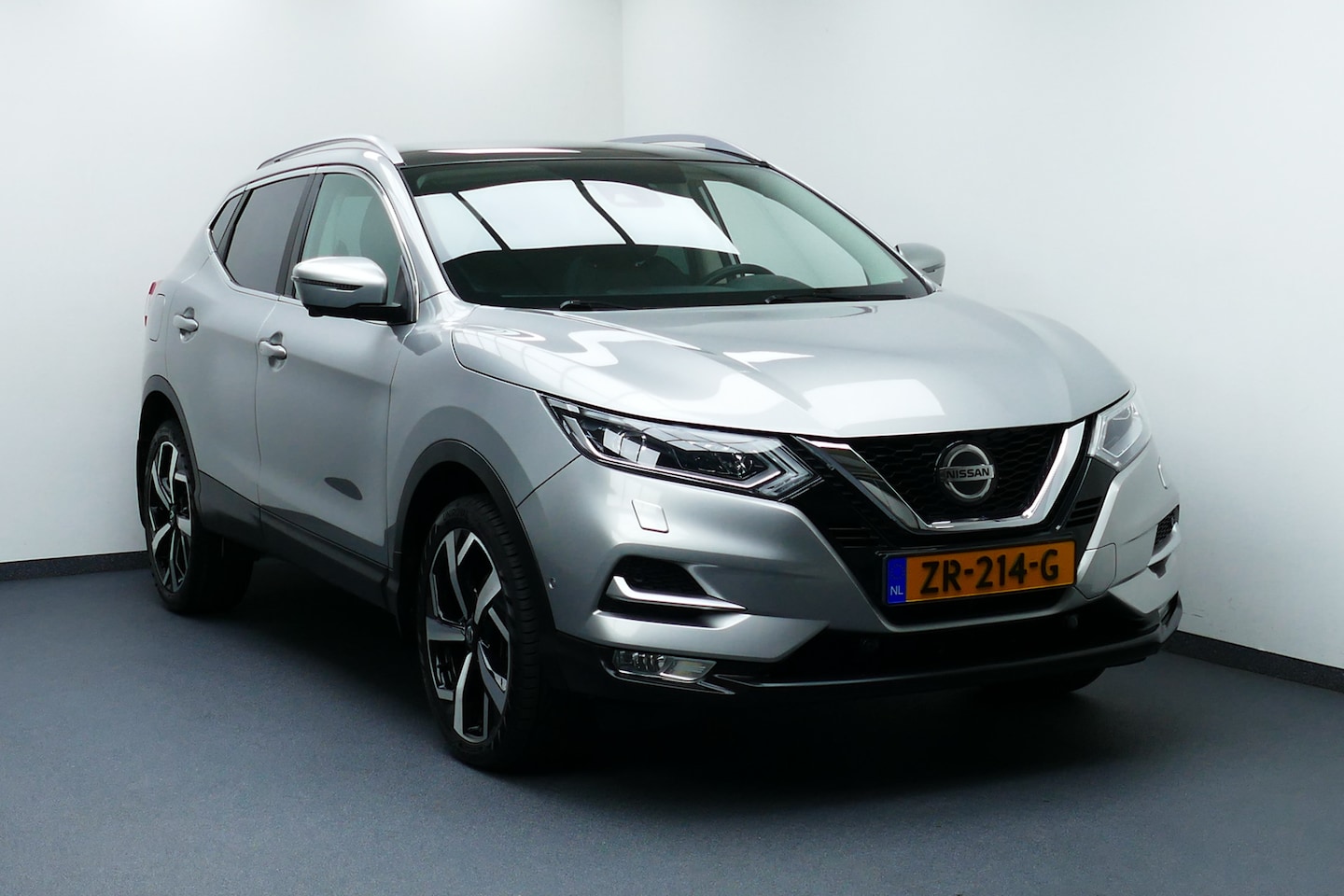 Nissan Qashqai - 1.3 DIG-T Tekna. Panodak, 360 Camera, Full Led, 19"LMV, StoelVerw, Haak 1300kg - AutoWereld.nl