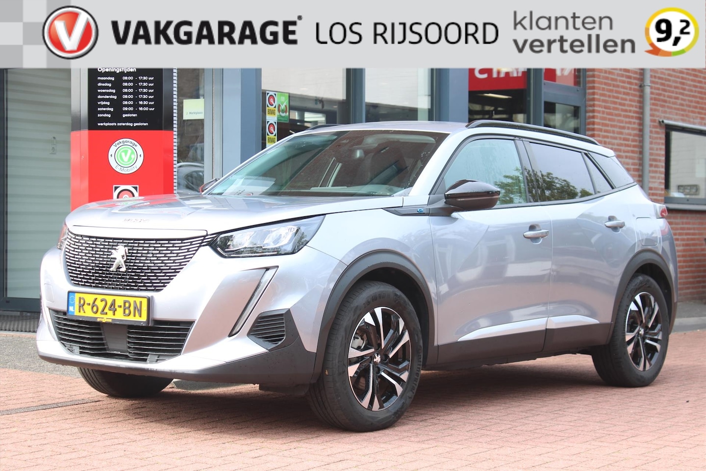Peugeot e-2008 - EV 50kWh *Allure* | 3-Fase | Carplay | Camera | PDC | Navigatie | Cruise & Climate Control - AutoWereld.nl