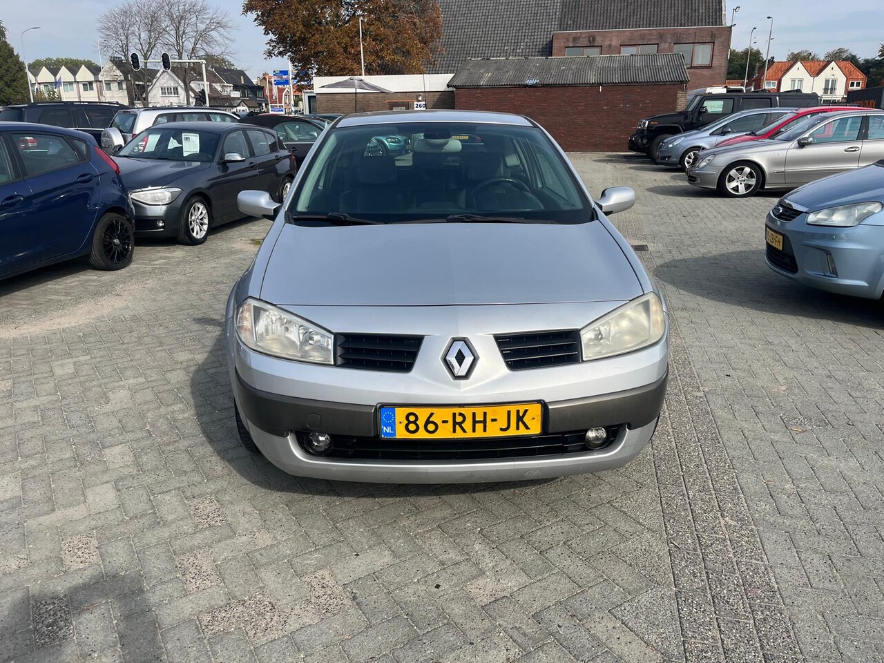 Renault Mégane - 2.0-16V Privilège Luxe AUTOMAAT zo mee rondom schade rijd prima - AutoWereld.nl