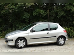 Peugeot 206 - 1.4 XR Challenge Vorige eigenaar heeft de auto 13 jaar gehad