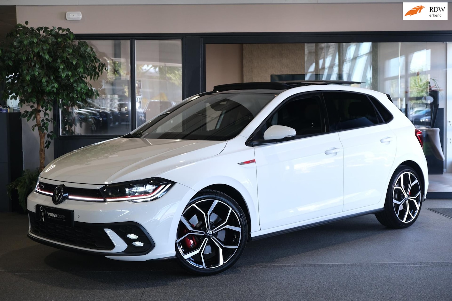 Volkswagen Polo - 2.0 TSI GTI DSG Pano acc Alcantara Virtual Led Cam Pdc - AutoWereld.nl