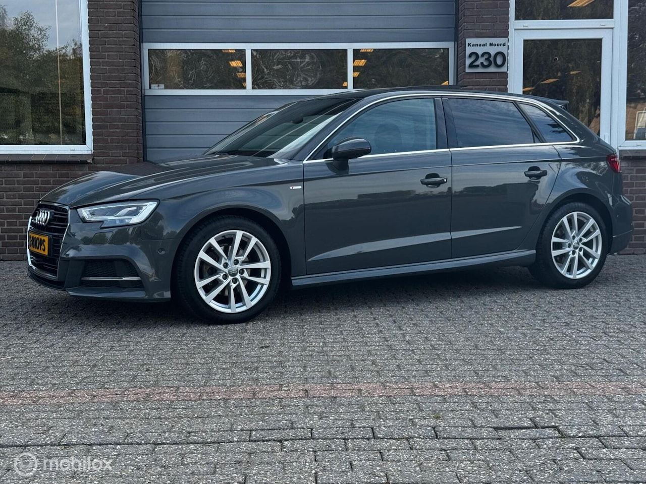 Audi A3 Sportback - 35 TFSI DSG S LINE PANO/NAVI/CAMERA - AutoWereld.nl