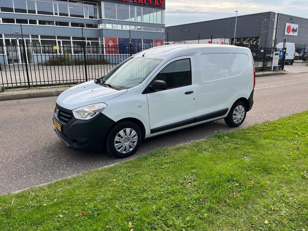 Dacia Dokker - 1.5 dCi 75 Ambiance 1.5 Dci 75 Ambiance , Airco , zijschuifdeur - AutoWereld.nl