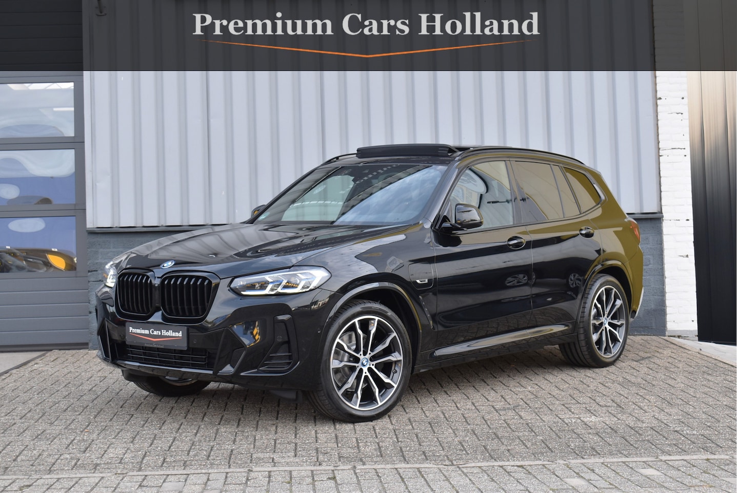 BMW X3 - xDrive30e M-Sport Pakket 292 Pk Pano Trekhaak Laser Led Keyless Leder 20 Inch - AutoWereld.nl