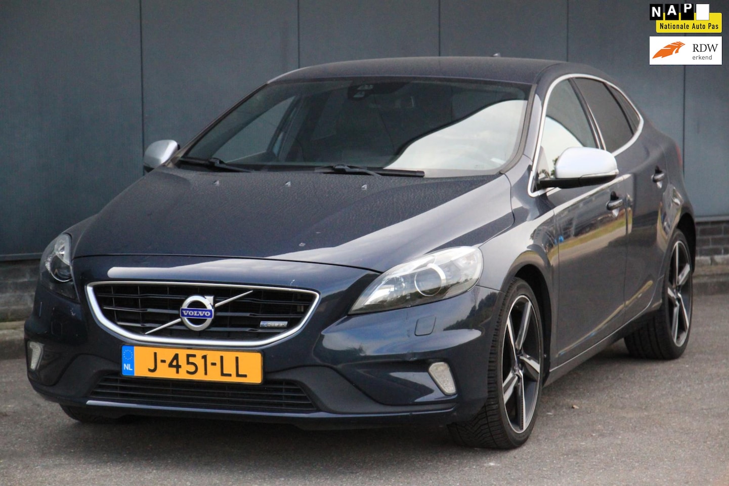 Volvo V40 - 1.6 T3 R-Design Xenon/Leer/18"inch lmv/Navigatie/Stoelverwarming - AutoWereld.nl