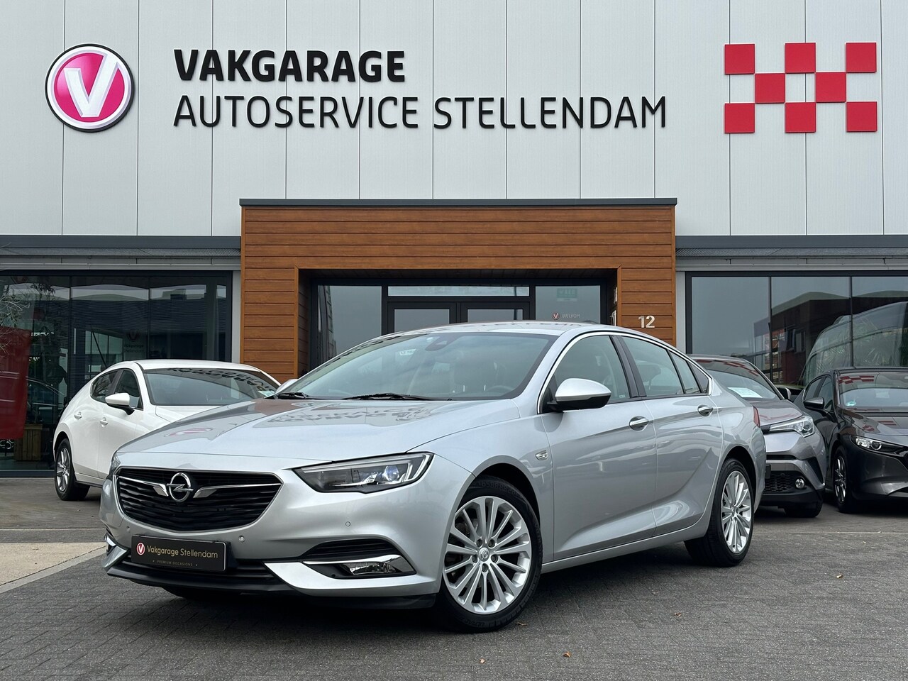 Opel Insignia Grand Sport - 1.5 Turbo Innovation|LED MATRIX|165pk|Wegklapbare Trekhaak|Camera|Climate|Carplay|Navigati - AutoWereld.nl
