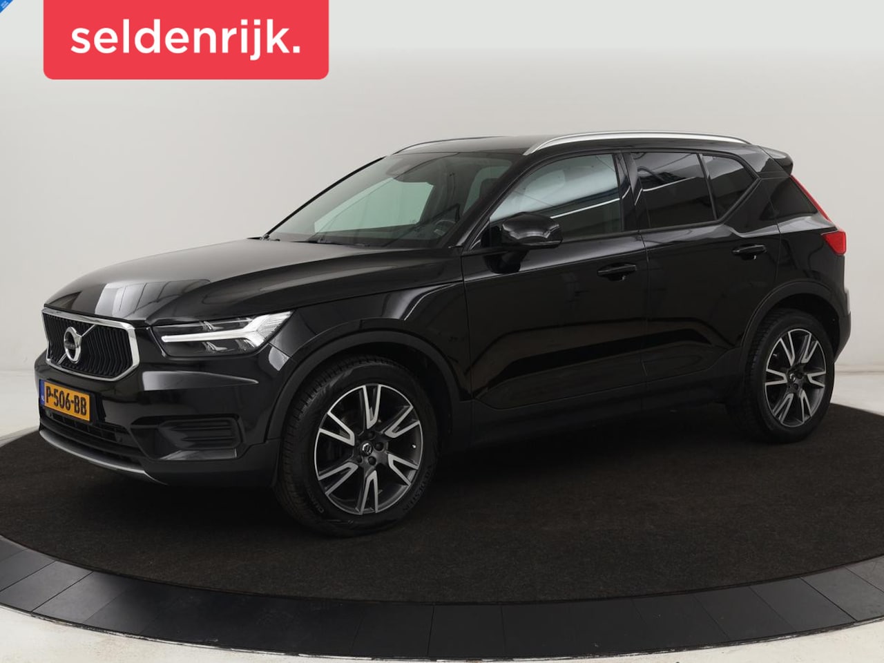 Volvo XC40 - 2.0 D3 Momentum | Trekhaak | Stoelverwarming | Harman/Kardon | Camera | Navigatie | Full L - AutoWereld.nl