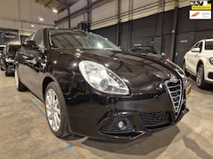 Alfa Romeo Giulietta - 1.4 T Distinctive - Clima - Cruise - 170 pk - NL Auto