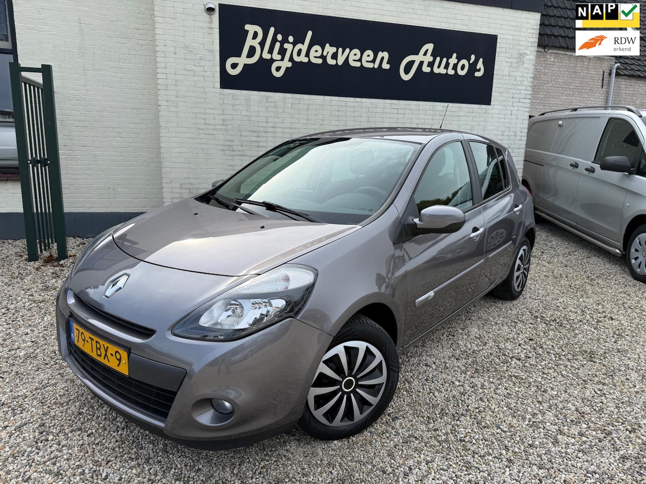 Renault Clio - 1.5 dCi Collection 5Deurs | Airco | Navi | Trekhaak - AutoWereld.nl