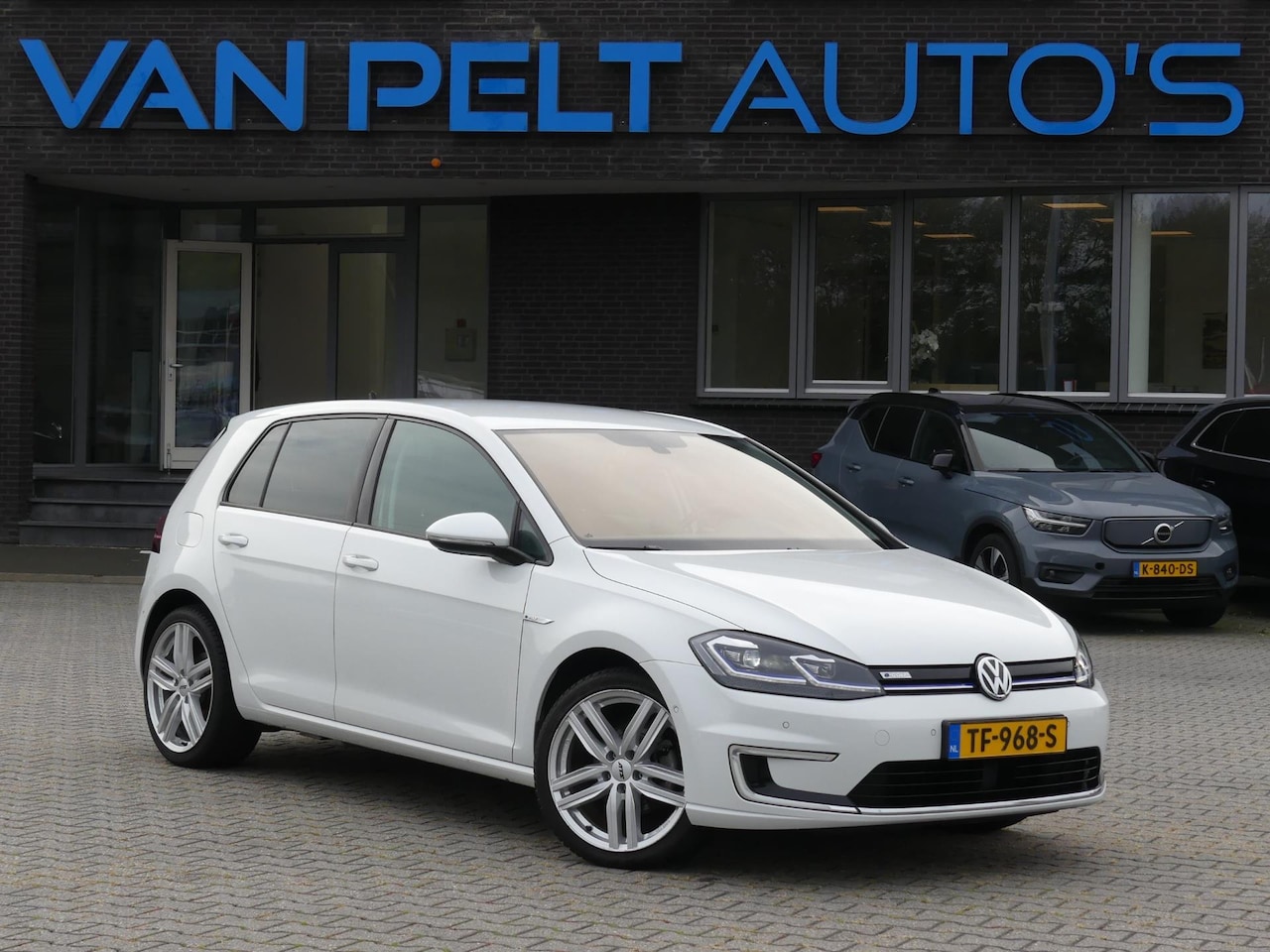 Volkswagen e-Golf - E-Golf / DYN Audio / Carplay / FULL LED - AutoWereld.nl