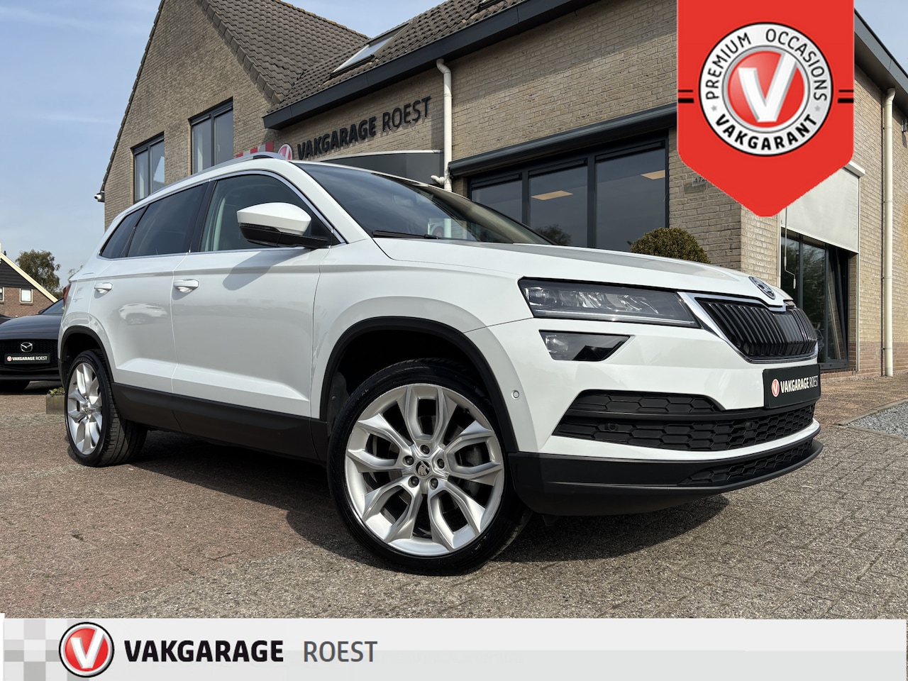 Skoda Karoq - 1.5 TSI Style Business Automaat Trekhaak / Panoramadak / Full LED - AutoWereld.nl