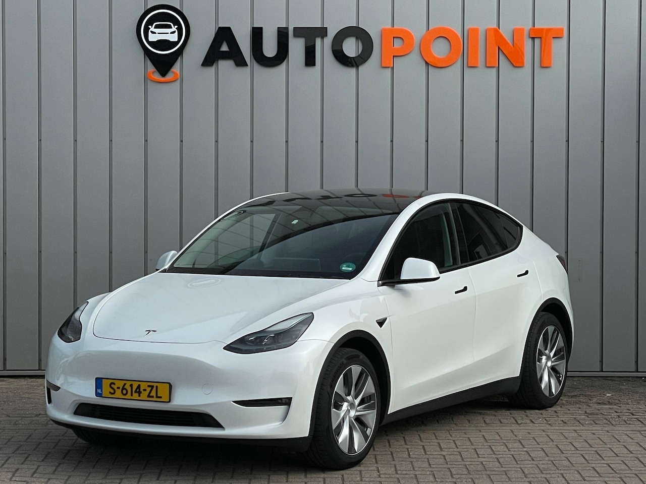 Tesla Model Y - Long Range AWD 75 kWh TREKHAAK ZEER NETTE AUTO DEALER OND VAN EERSTE EIGENAAR - AutoWereld.nl