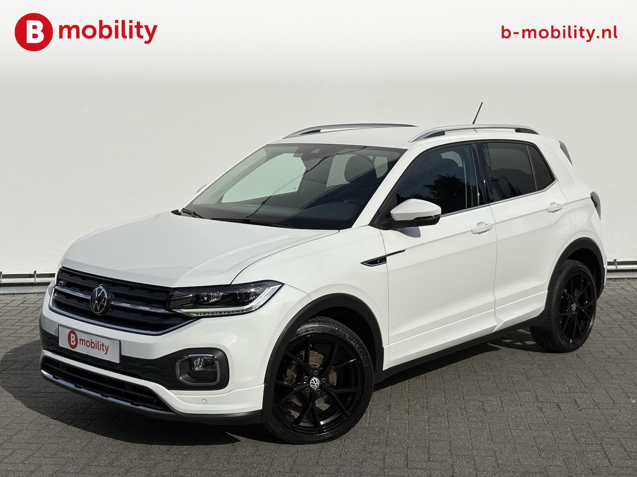 Volkswagen T-Cross - 1.5 TSI Style Business R-Line Automaat | Achteruitrijcamera | Apple CarPlay | DAB Audio - AutoWereld.nl