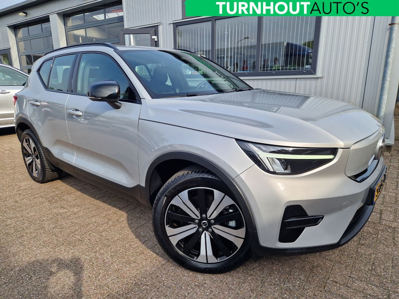 Volvo XC40 - Recharge Plus 70 kWh 26.471 km NL auto! - AutoWereld.nl