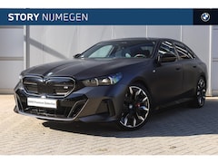 BMW i5 - M60 xDrive M Sport / Panoramadak / Trekhaak / Stoelventilatie / Bowers & Wilkins / Adaptie