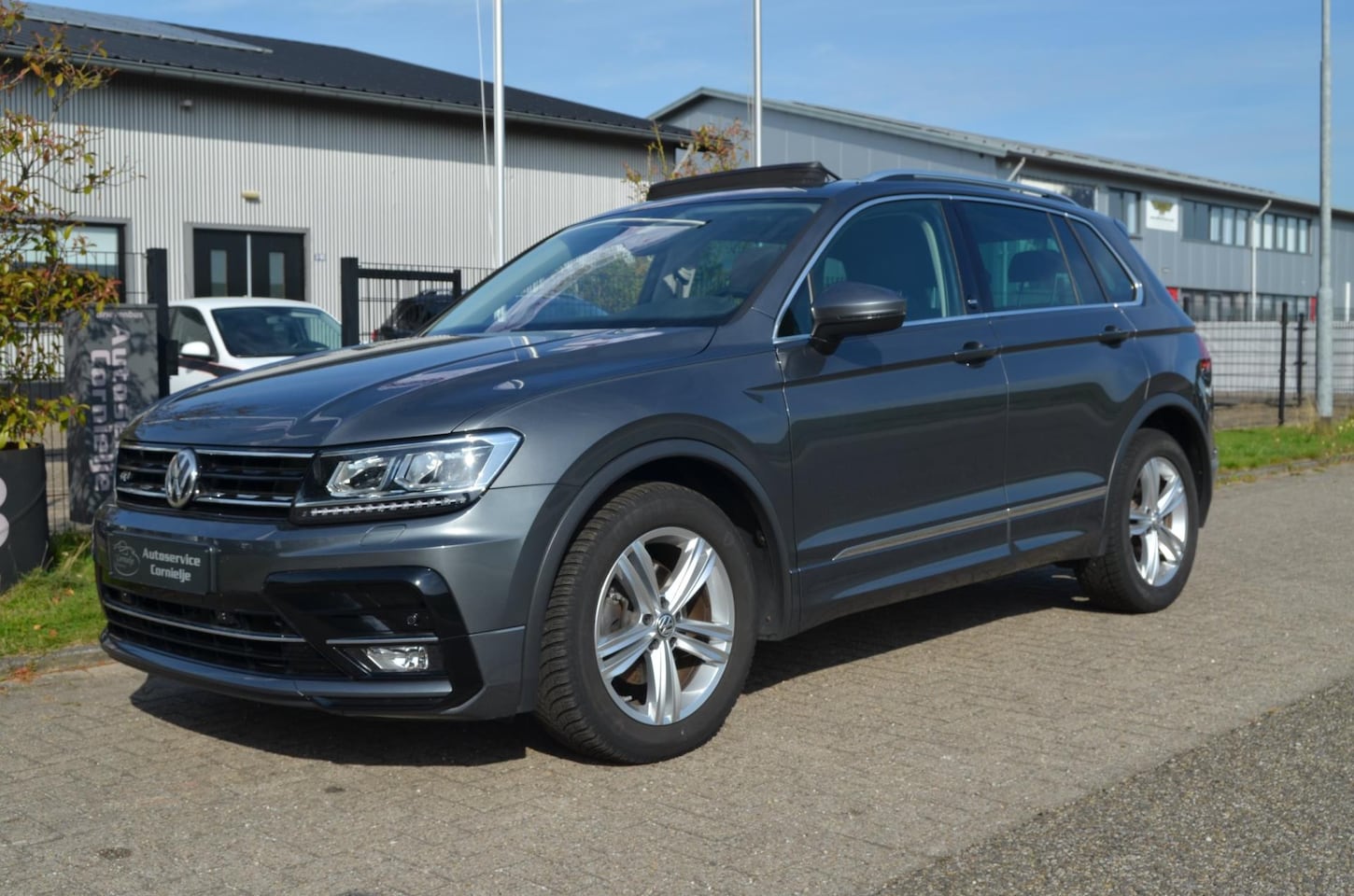 Volkswagen Tiguan - 1.4 TSI R-Line Edition |DSG|Panorama|ACC|Cruise - AutoWereld.nl
