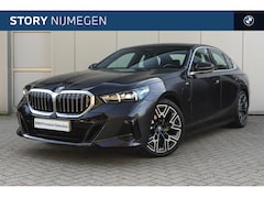 BMW 5-serie - 530e M Sport Automaat / Panoramadak / Parking Assistant Professional / Adaptieve LED / Com