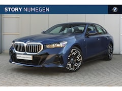 BMW 5-serie - 530e M Sport Automaat / Achteruitrijcamera / Stoelventilatie / Adaptieve LED / M Sportonde
