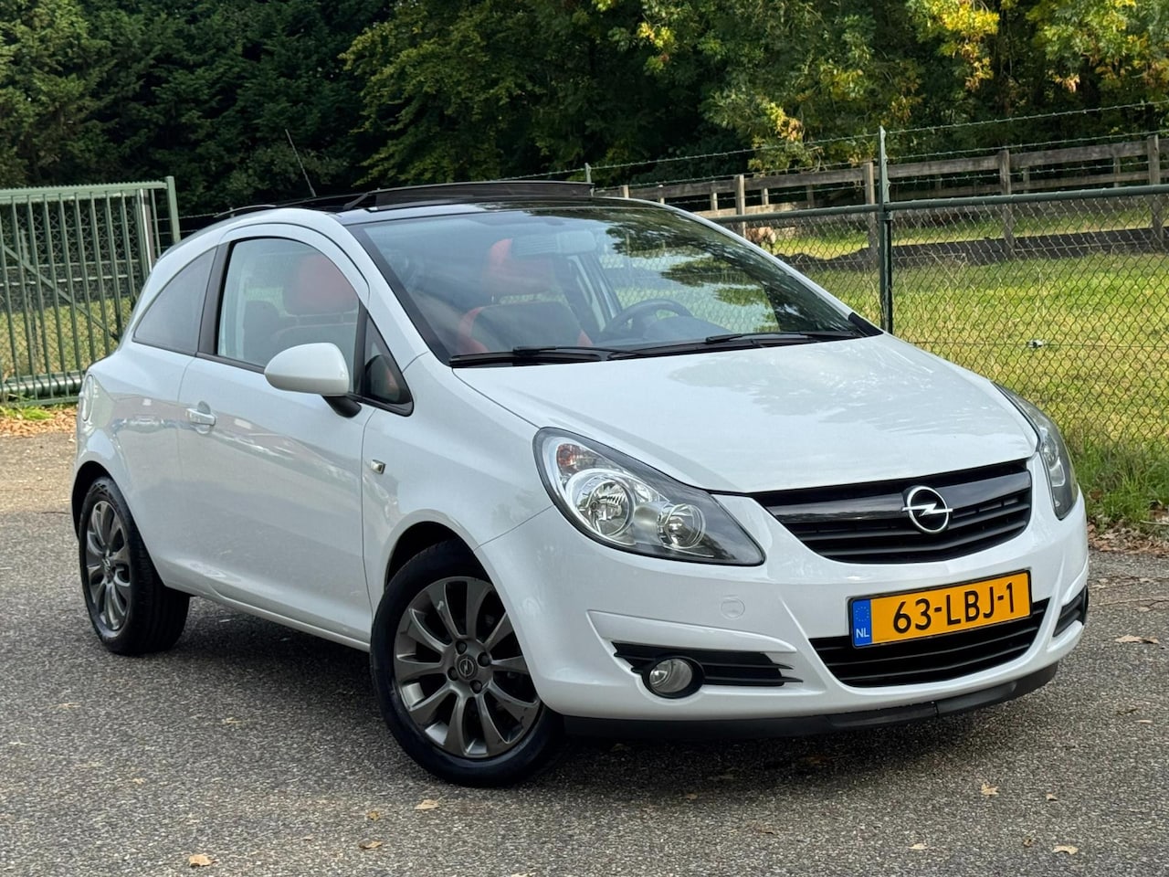 Opel Corsa - 1.2-16V '111' Edition /Automaat/Pano/Stoelverwarming/ - AutoWereld.nl