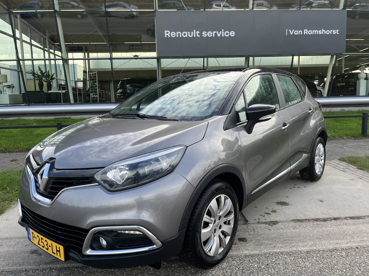Renault Captur - 1.2 TCe Expression / Dealer onderhouden / Automaat / Stoelverw. / Airco / Pakeersensoren.A - AutoWereld.nl