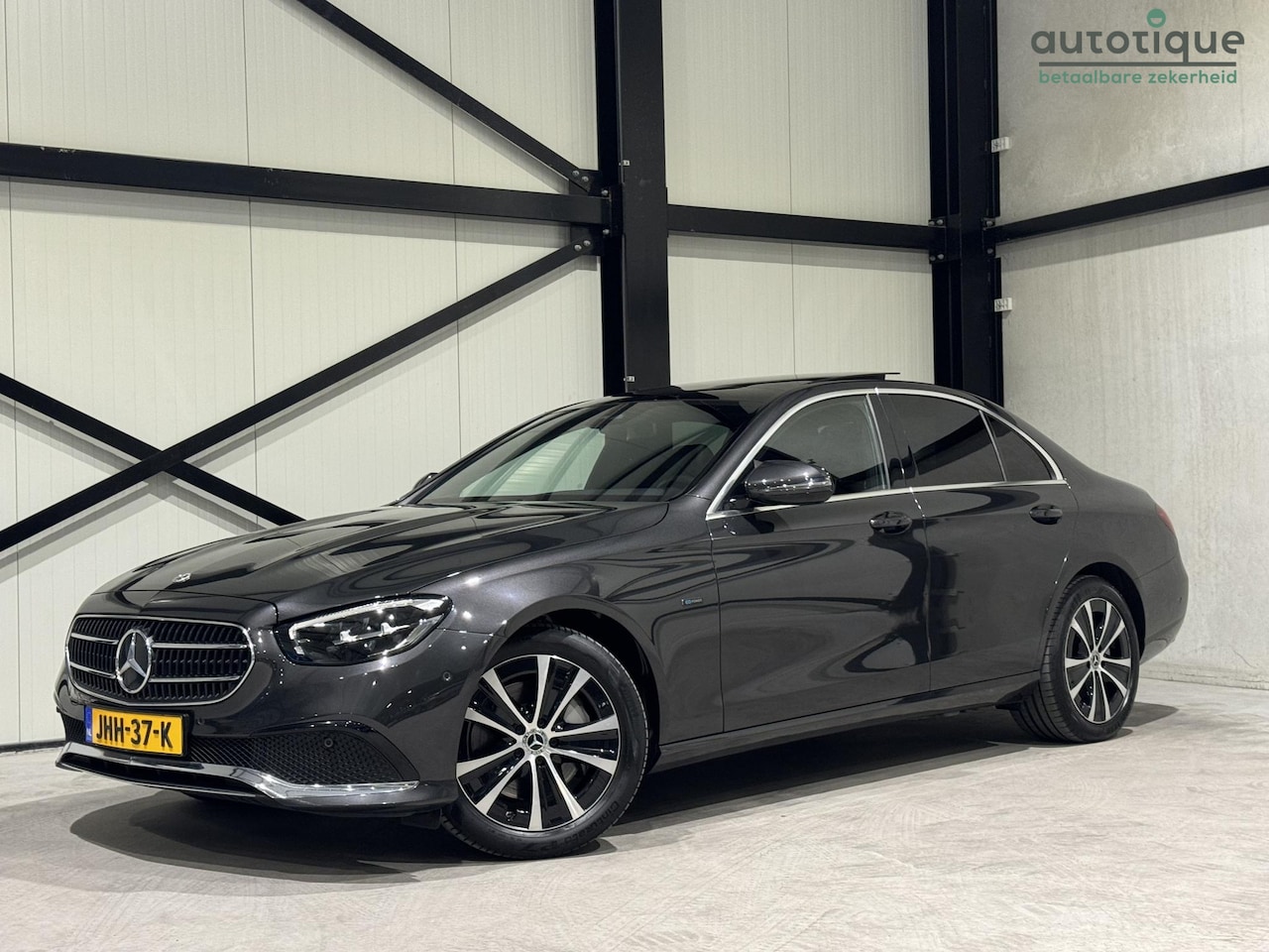 Mercedes-Benz E-klasse - 300 e Business Solution Aut. | panorama | sfeer verlichting | leder | SOH 95% | - AutoWereld.nl