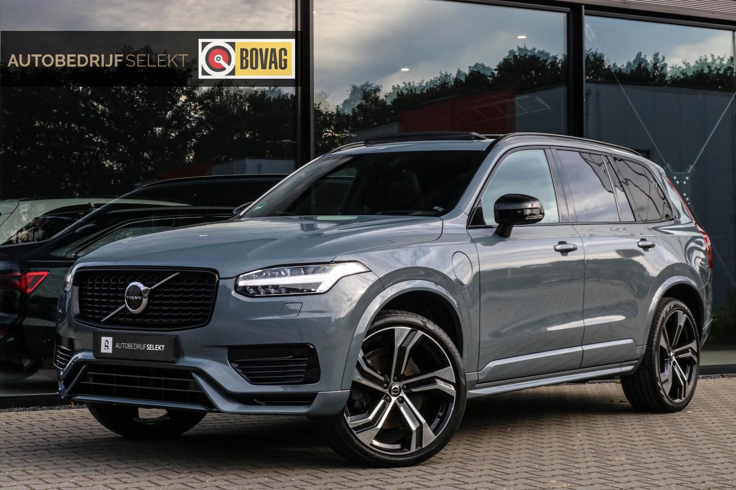 Volvo XC90 - 2.0 T8 Recharge AWD R-Design - PANO - TREKHAAK - BOWERS WILKINS - AutoWereld.nl
