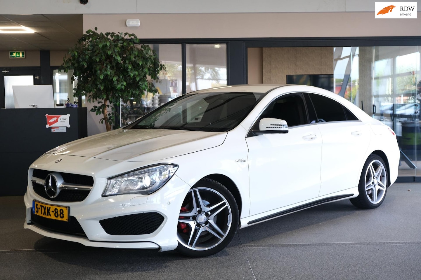 Mercedes-Benz CLA-Klasse - 180 AMG Navi Cruise CAM Xenon Radio LM Velgen - AutoWereld.nl