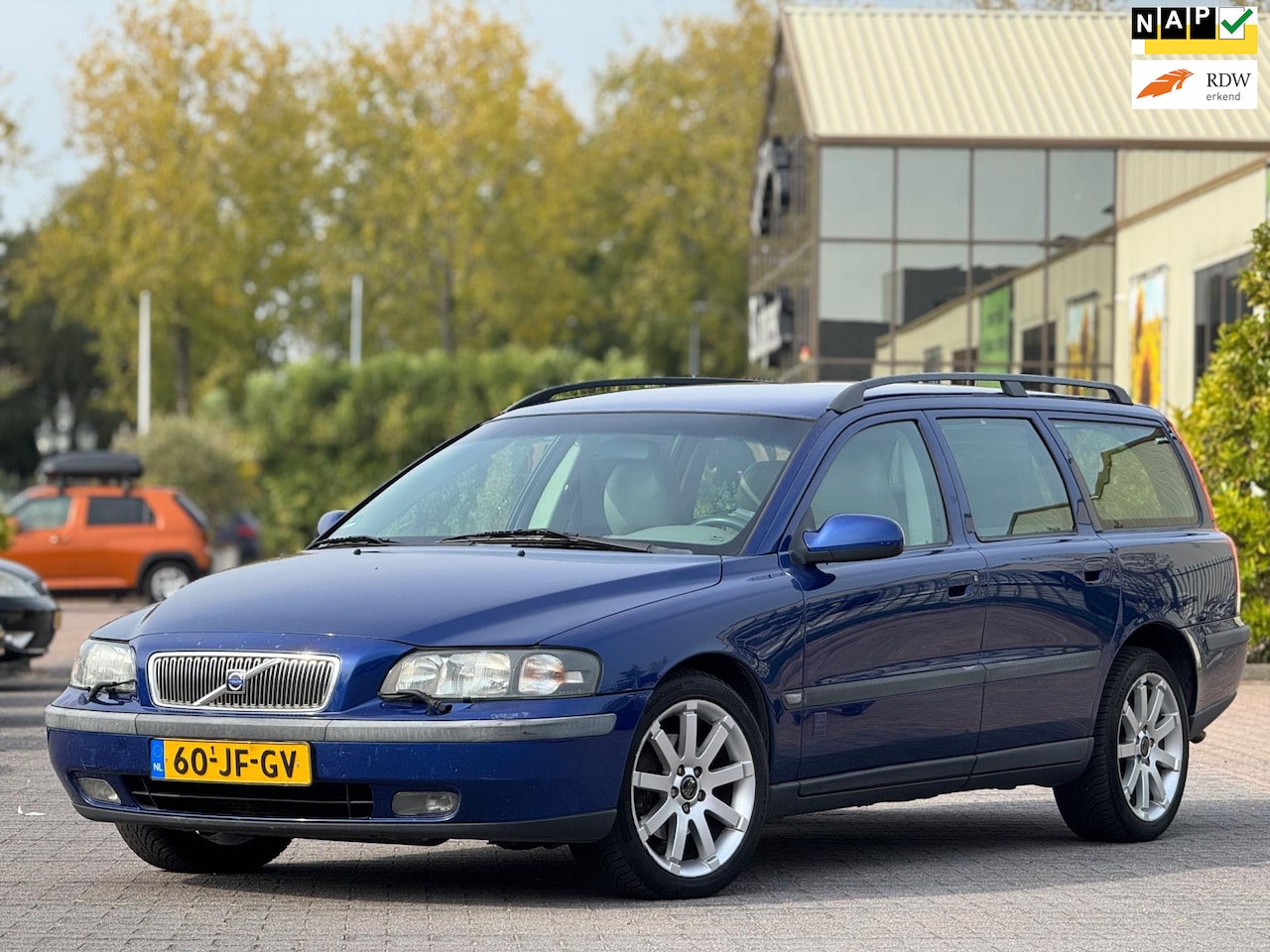 Volvo V70 - 2.4 Ocean Race | Automaat | Leder stoelen | Stoelverwarming | Grootscherm | Dealeronderhou - AutoWereld.nl