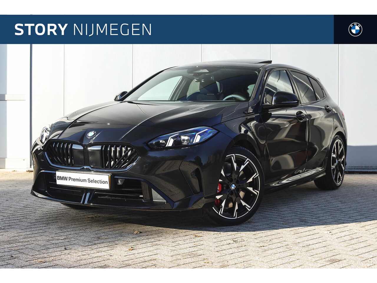 BMW 1-serie - 120 M Sport Automaat / Panoramadak / Sportstoelen  / Achteruitrijcamera / M Adaptief onder - AutoWereld.nl