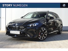BMW 1-serie - 120 M Sport Automaat / Panoramadak / Sportstoelen / Achteruitrijcamera / M Adaptief onders