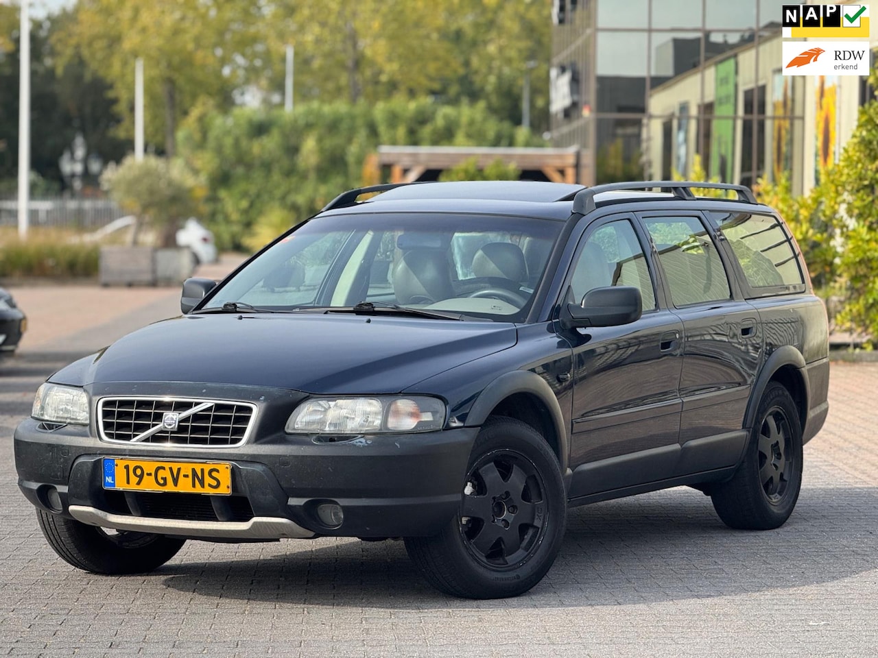 Volvo V70 Cross Country - 2.4 T Comfort Line | Schuifdak | leder elektrische memory stoelen | Stoelverwarming | E - AutoWereld.nl