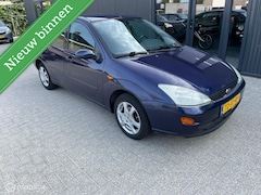 Ford Focus - 1.6-16V Ghia