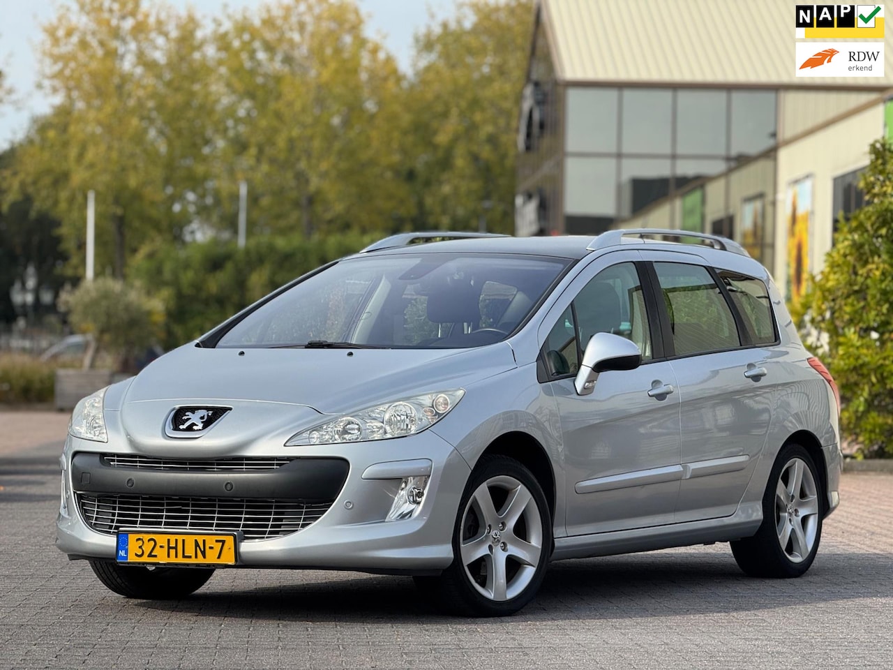 Peugeot 308 - 1.6 THP XT | Panoramadak | Parkeersensoren | Climate Control | 16 inch | Dealeronderhouden - AutoWereld.nl